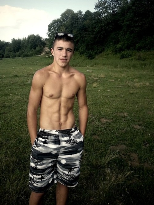 kylegver4: KylegVer4.tumblr.com/ (via just-a-twink-again)