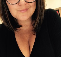 pretty-withasideof-slut:  Sometimes….you gotta put your best cleavage forward and keep on keepin on…