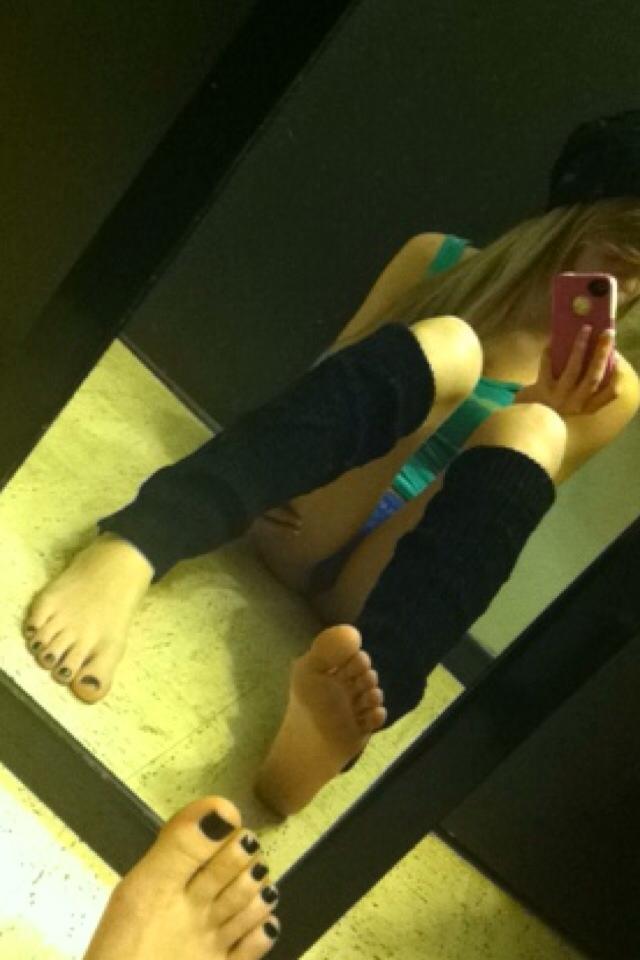 hulk1988:  everythinggirlsfeet:  My girlfriend got new leg warmers!   Damn those