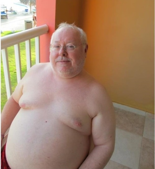arthurmexdf:  gotsilver:  he is gorgeous  Súper cachondo !!!! Ese daddy