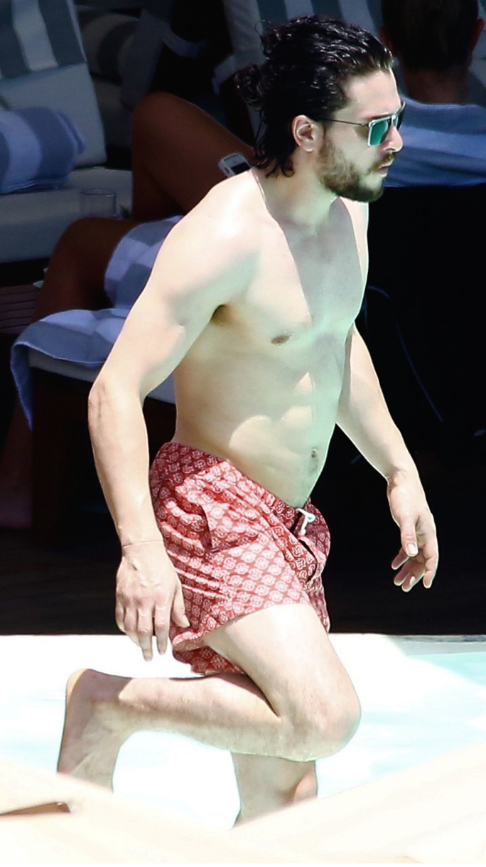 hotfamousmen:  Kit Harington