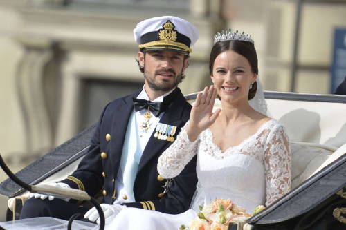 bernadottewindsor: The newly-married couple in their carriage