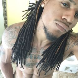 luvphattazz:  tsclasse:  black4play:  gottabefamous:  Santonio  Yes!  I love this boy chlt for life  I’ve wanted home for a min now……………….