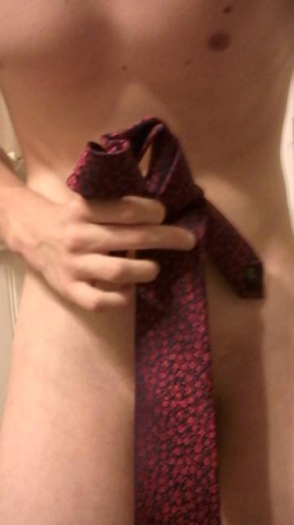 naked-straight-guys: Playful straight guy  Want me to bait someone for you? Message me!