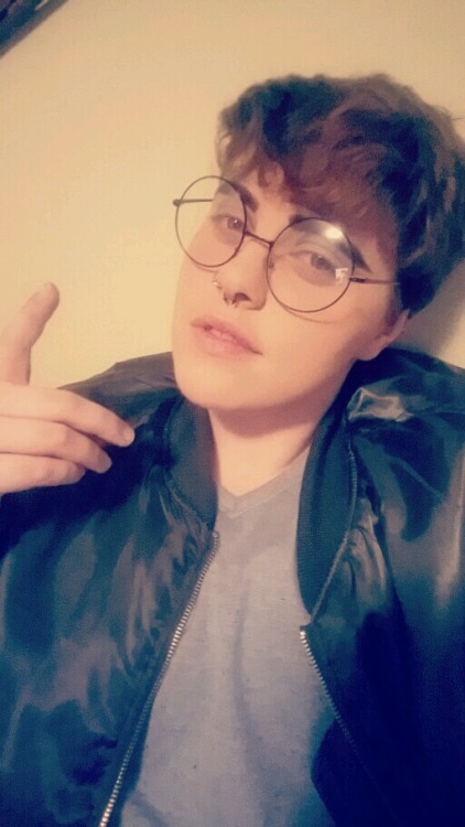 dorararararararara: It’s your local fuckboy [ He/they ] HANDSOME!!!!!