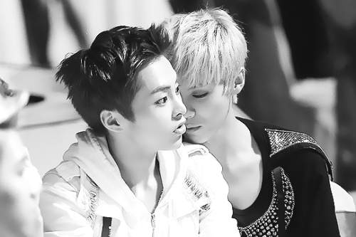 elendri-deactivated20181203:  sleepy luhan ft. his favorite pillow 