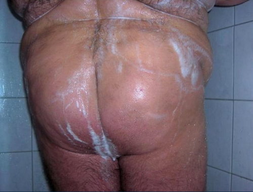 fatarselover: Nice some nice big fat asses… 