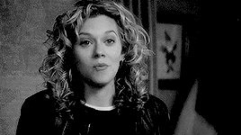 leytongifs:leyton in every episode: 3x21 - over the hills and far away 
