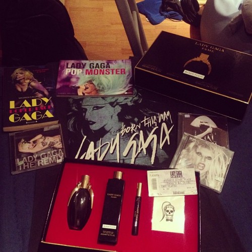 #ladygaga #lady #gaga #music #artist #cd’s #perfume #camisa #book #concert #loveher #love #monster #littlemonster #life #moment #concert_in_argentina #buenos_aires #girl #beauty #lovely #applause #remix #fame #😍 #bornthisway #she #like #photo