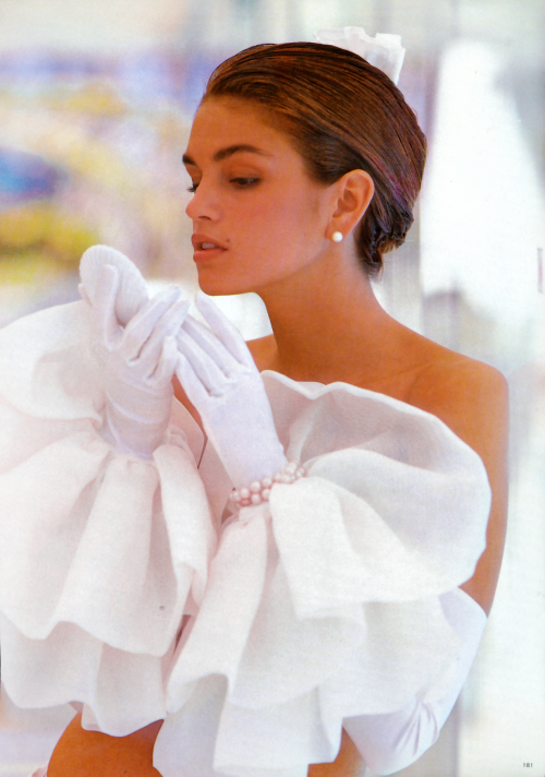 ohyeahpop: Cindy Crawford fort Vogue Paris May 1988 - Ph. Patrick Demarchelier