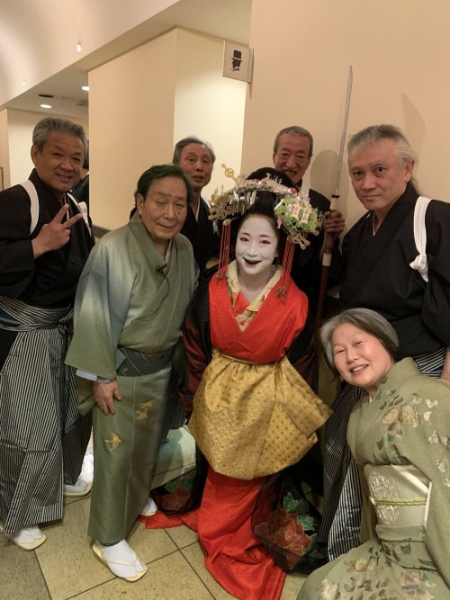 December 2021: Aoi-tayuu, of Suehiro okiya, posing with her favorite actor, Ashiya Kogan 芦屋小雁, at hi