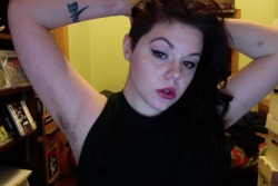 ennuibabyface:  Pink lips and arm pits  Happy Wednesday duderz &lt;3