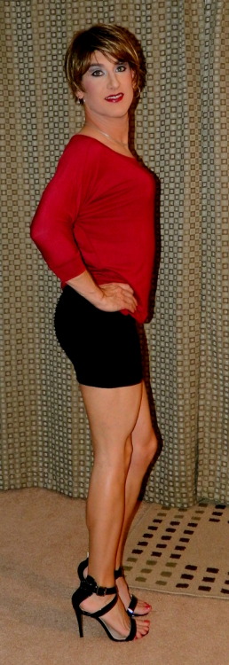 cdbrandibeats:  This was actually my first time wearing a skirt!  Love it!  Damn girl your hot
