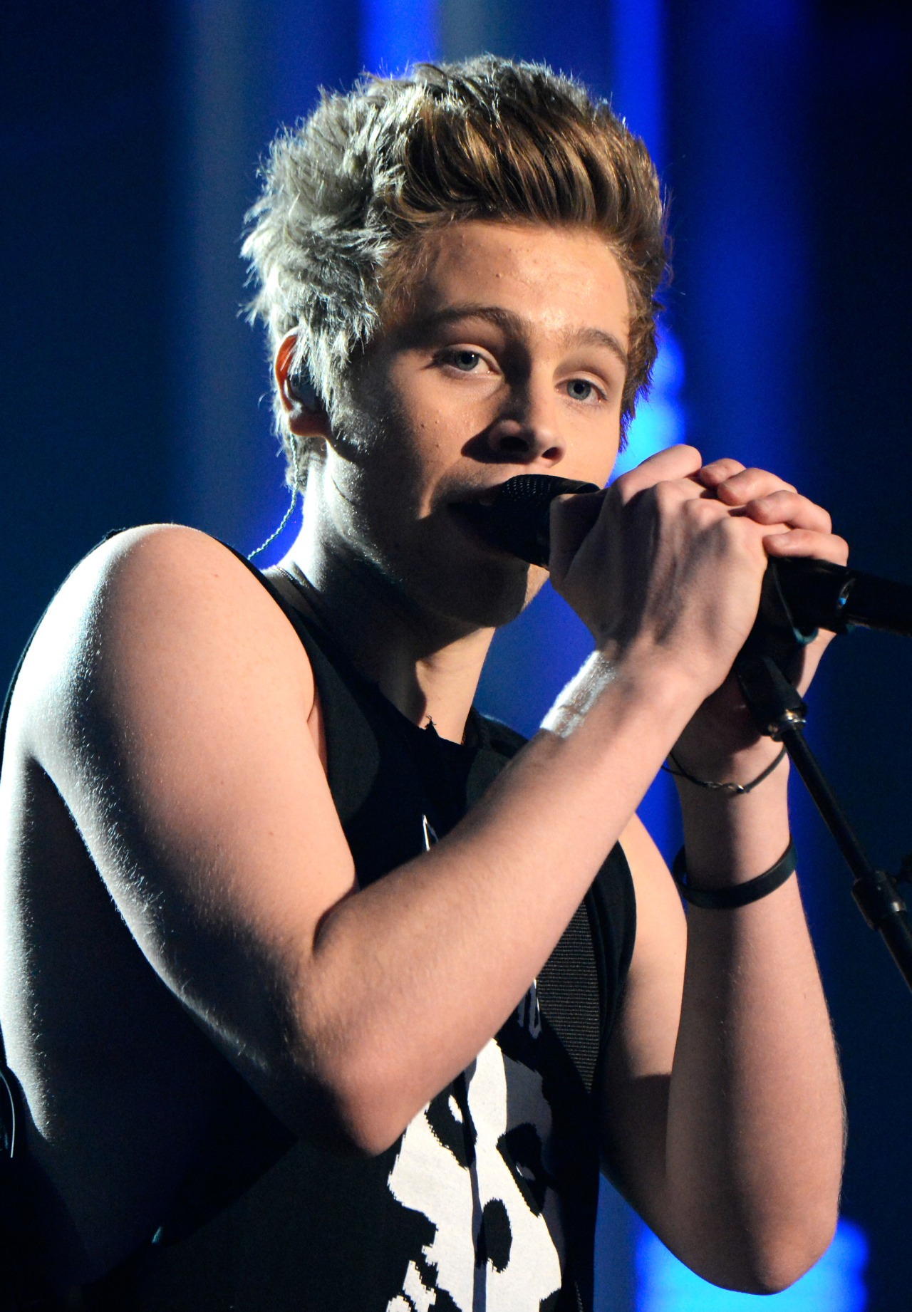 fivesource:  (HQ Please credit if you use) 5 Seconds of Summer performs onstage during