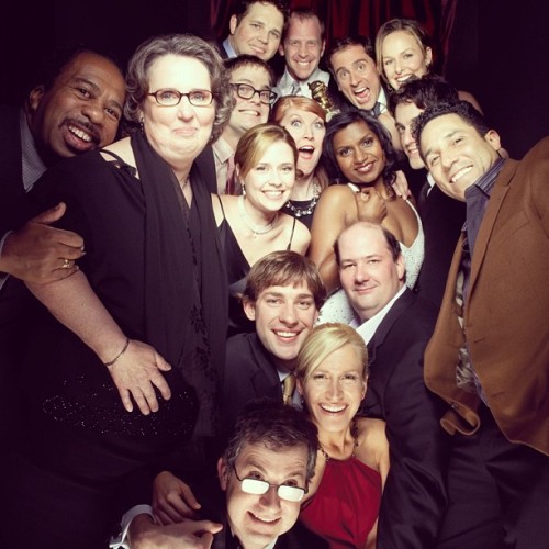 midrangenice: Best. Photo. Ever: The Office cast after Steve Carell won his Golden Globe in 2006 &ld