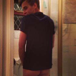 joe-sugg-lover:  Joe sugg taking a leak ;)….Pants