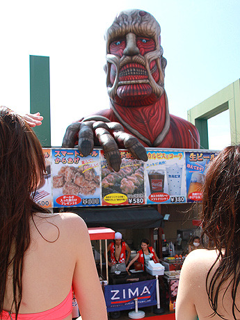 fuku-shuu:  fuku-shuu:A Colossal Titan balloon has been set up in the Naniwa-ku ward