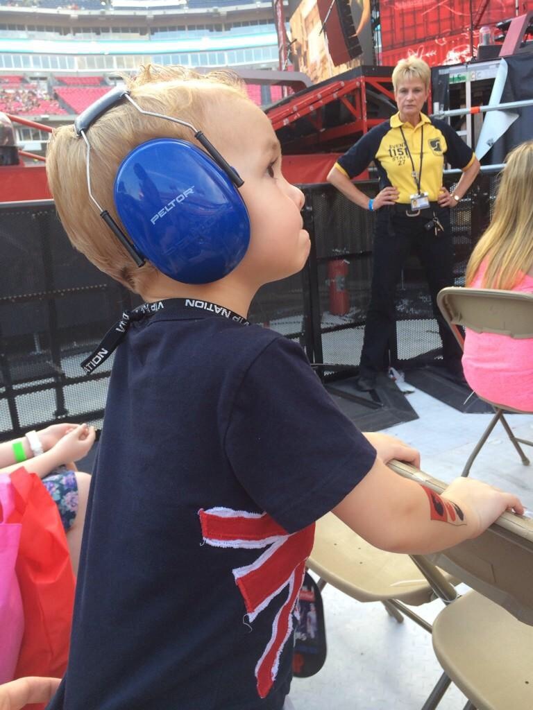 direct-news:  cortneyrgreen: @Harry_Styles thanks 4 making Cameron’s night (not