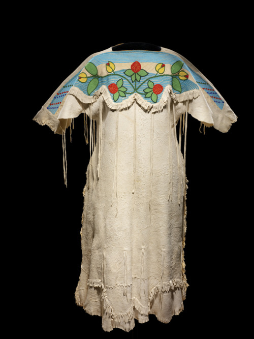 fashionsfromhistory:DressNiimíipuu (Nez Perce) Peoplec.1920National Museum of the American Indian (C