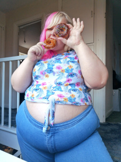 mizdomina: joodleeatsrainbows: Oh NOO I’m fat and ate an unhealthy! The glorification of obesity has increased by 10% Are you sad? And alone? Gain weight, the happiness you feel as those calories sip through your lips and onto those hips will change