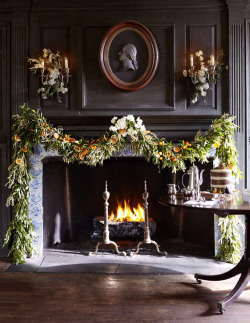 vmagazine:  “Dried oranges and kumquats brighten a garland of olive boughs.  Hydrangea and sweet peas adorn sconces flanking a bronze-relief bust of George Washington.” - Kaitlin Petersen floral design: Putnam &amp; Putnam - photography: Sang An
