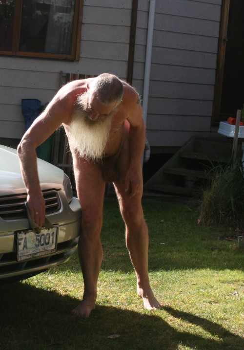 nudistpete:  Washing the car at the start of spring 