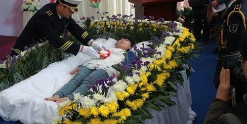 A 22 year old Chinese student staged her own funeral so she could enjoy and take