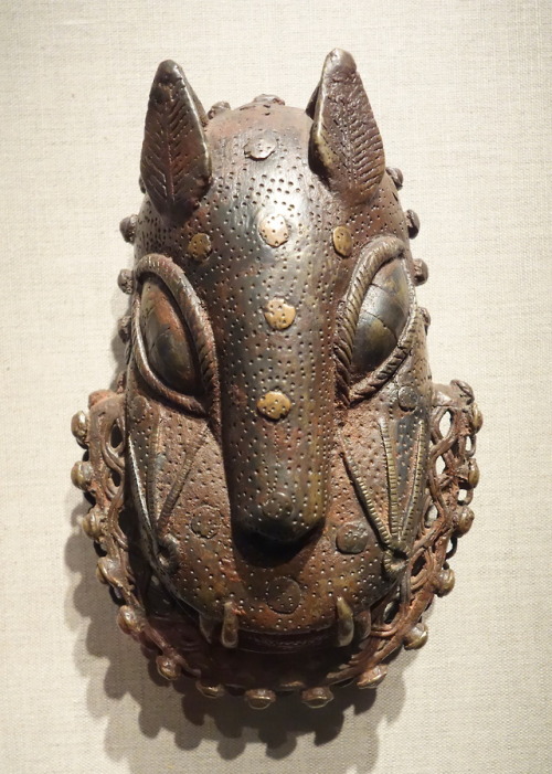 Hip ornament (bronze, copper, and iron) in the shape of a leopard’s head, of the Edo people, Kingdom