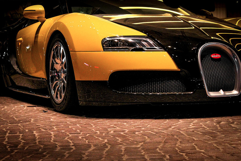 blessed-in-abundance:  Bugatti Veyron | Credit | More   