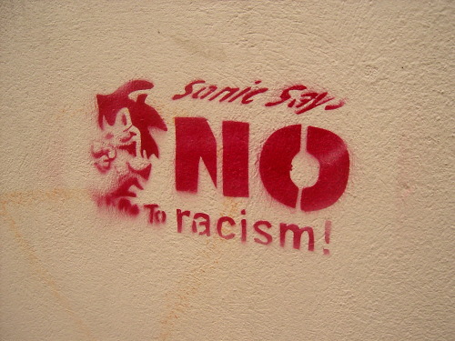 I discovered this stencil some years ago in Dresden Neustadt. I nearly had forgotten about it. Europe’s recent migration crisis seemed to be a pretty good reason to remember.