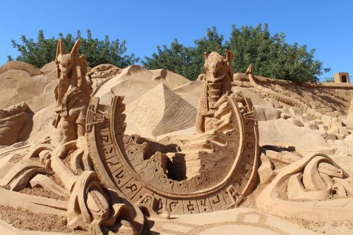 fuckyeahstargate:Stargate Sand Sculpture
