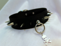 kittensplaypenshop:  Made something a little darker for a change :) Buckled Skull Collar