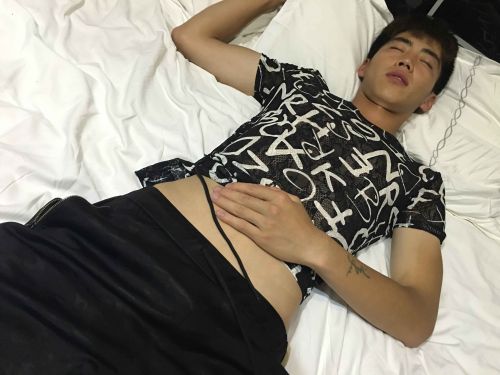 coollinhlinh1995:  mò cu anh chàng body cực đẹp trai, trắng trẻo, cực hot, hiện có hơn 50GB phim drunkboy,  với giá cực rẻ, ai mua ib nhé,   ai muốn mua liên hệ  facebookhttps://www.facebook.com/profile.php?id=100013129950287