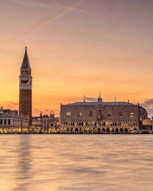 Magic Sunset in Venice repost from @alessia_b71 - No city is as romantic as Venice ❤️ . #venezia #ve