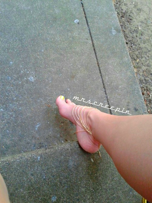 just-a-creepin69:  I thought you all might enjoy the new bare foot sandals hubby bought me ;-)