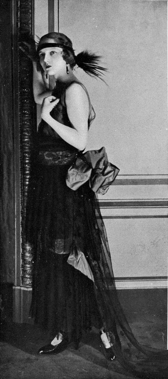 les-modes:Evening gown by Paul Poiret, Les Modes January 1923. Photo by Henri Manuel.