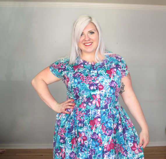 bighappybeauty:  The difference a belt makes. Both ways adorable! Floral Candy Vintage