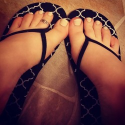 mistressrogue:  I painted my toe - toes!