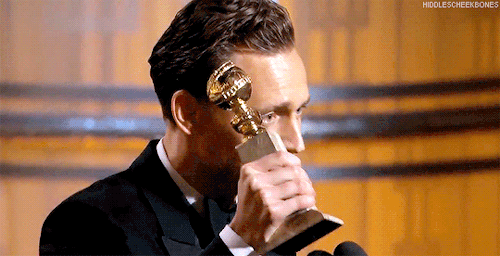 hiddlescheekbones:Tom Hiddleston dedicates his Golden Globe to aid workers in South Sudan