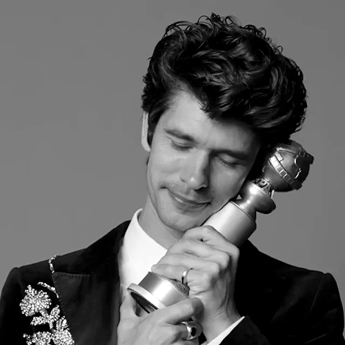 goswinding: GG 2019 | Ben Whishaw (A Very English Scandal), Best Supporting Actor in a Series, Minis