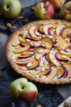 foodffs:  Almond and Stone Fruit TartReally