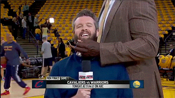 pizzaotter:  pgthreehundredandninety-four:  sizvideos:  Shaquille O’Neal gives
