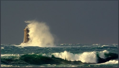 © Gilbert Le Moigne ~ Phare du Four,  Mer d'Iroise, Bretagne - 2011