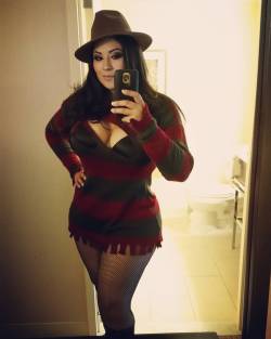 ivydoomkitty:  Sweet dreams are made of this…  #ivydoomkitty #cosplay #model #modeling #pinup #pinupgirl #selfie #freddykreuger #nightmareonelmstreet #horror #wescraven #whereisnancy