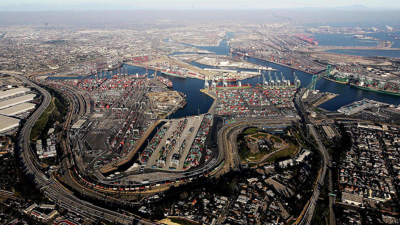 Backup at ports of Los Angeles and Long Beach Luis Sinco _ Los Angeles Times