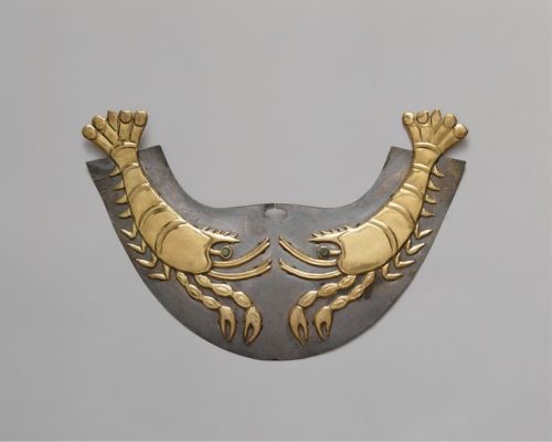 virtual-artifacts: Set of Peruvian nose ornaments. 1. Nose ornament with shrimp. Date: 390-450 CE, M