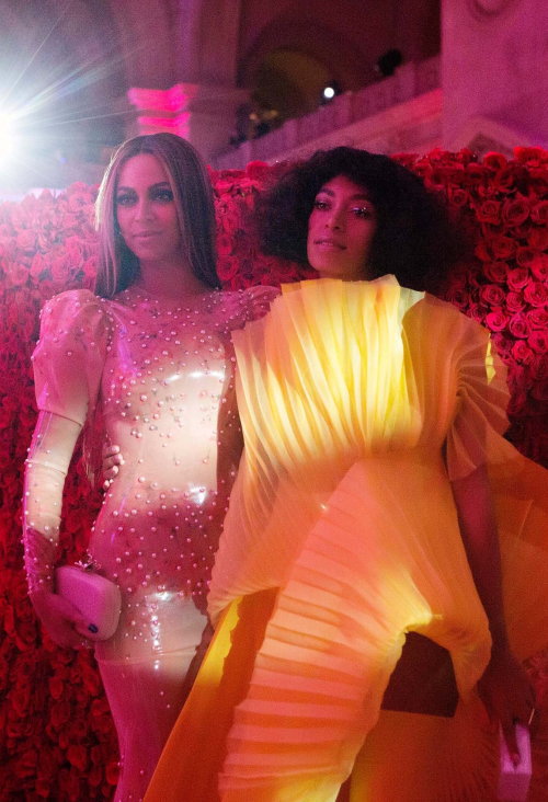 celebritiesofcolor:Beyonce and Solange attend the “Manus x Machina: Fashion In An Age Of Techn