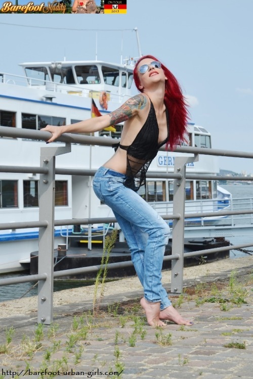 Here we go with another batch of non-nude pictures from the BAREFOOT NUDITY TOUR 2015.. starring our gorgeous 24/7/365 barefoot superstar RED-X!2 PHOTOSETS in this week’s special update!http://barefoot-urban-girls.com/pictures.htmlhttp://barefoot-ur