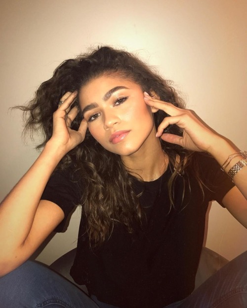 zendaya-source:zendaya: Glowy