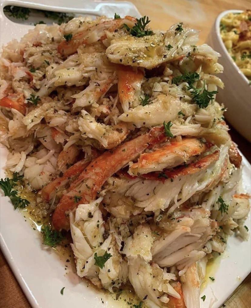 dnaguzzlingteamcaptain:  food-porn-diary:  Lemon butter crab.  Fuck  GIMME